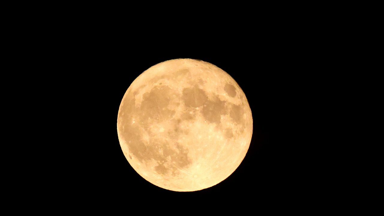 Августовската суперлуна поставя началото на четири месеца лунни зрелища