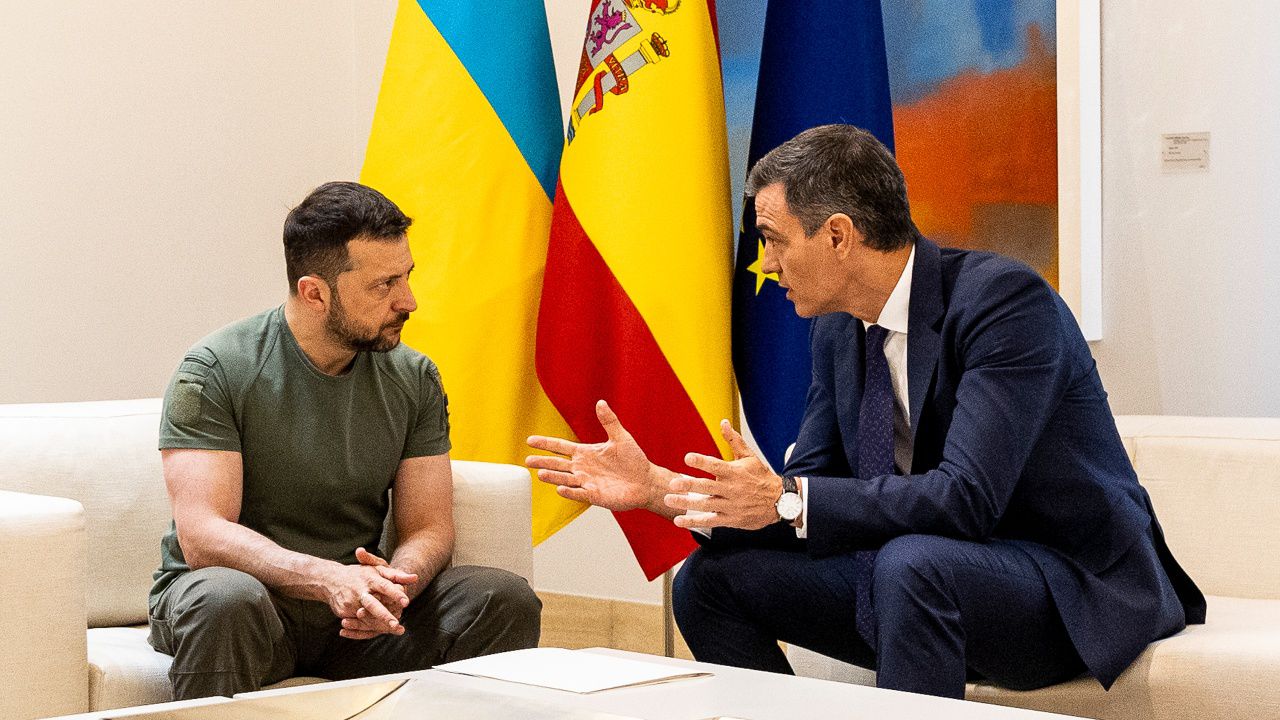 Санчес пред Зеленски: Нито едно споразумение за Украйна няма да бъде сключено без Украйна