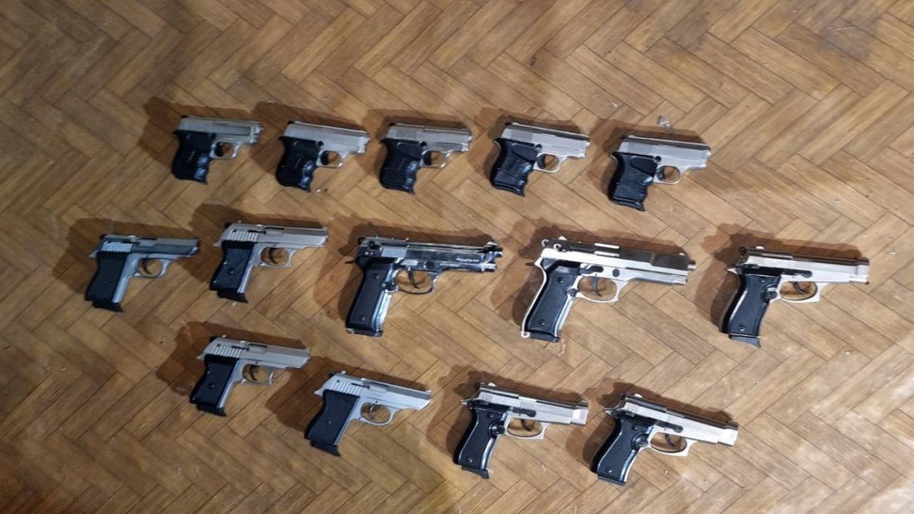 Над 280 бойни оръжия са открити при спецоперация на ГДБОП, има задържани