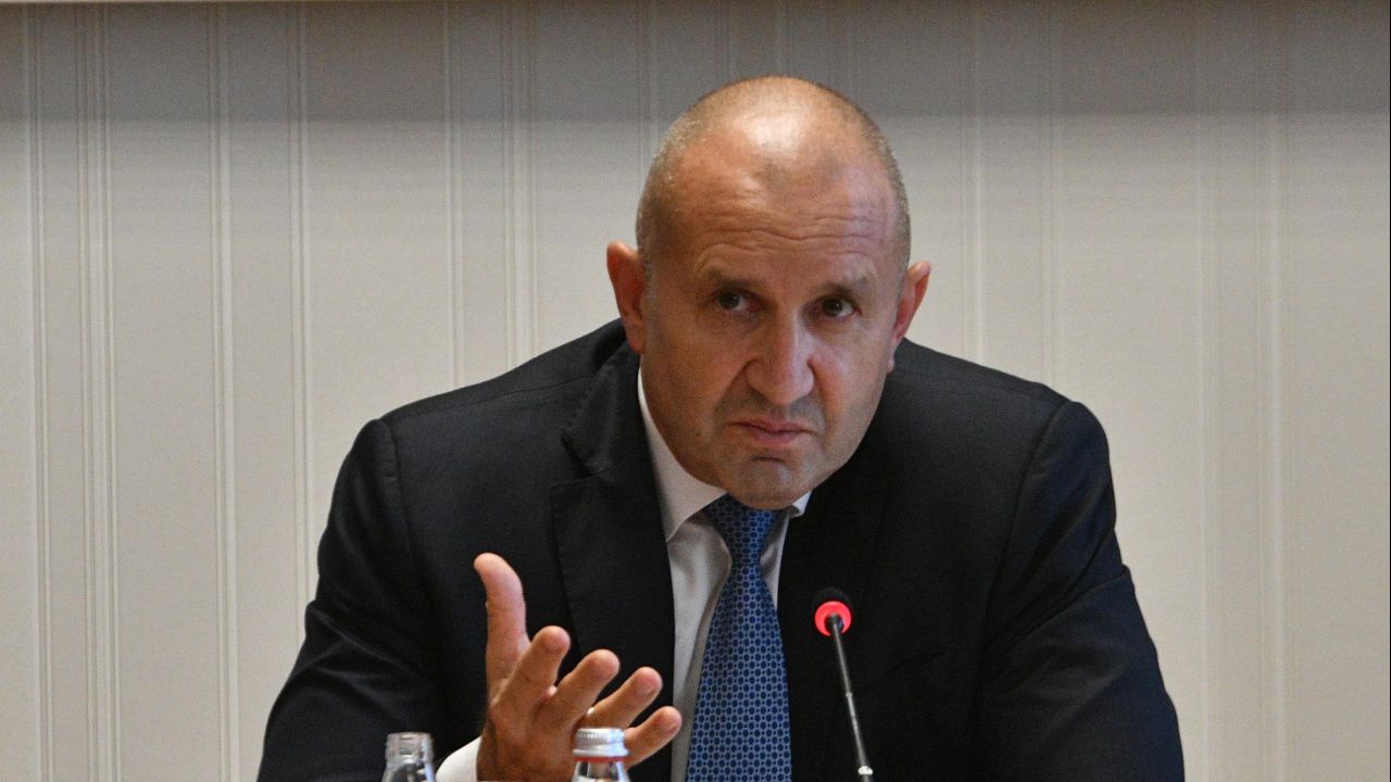 Президентът продължава с консултациите на 11 и 12 декември, не покани ДПС - Ново начало