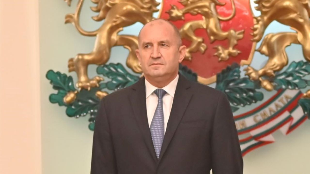 Киряков: Румен Радев загрява на тъчлинията и чака следващи избори