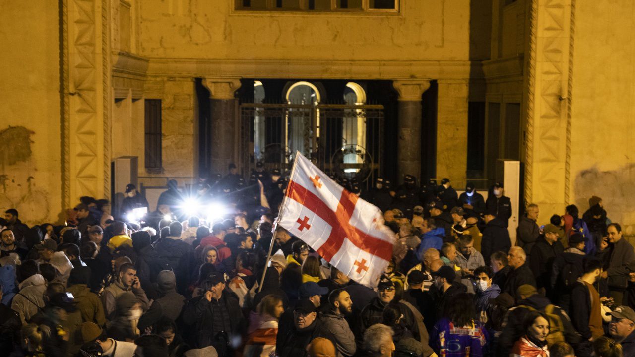 Кризата в Грузия: Нови протести срещу правителството в няколко града
