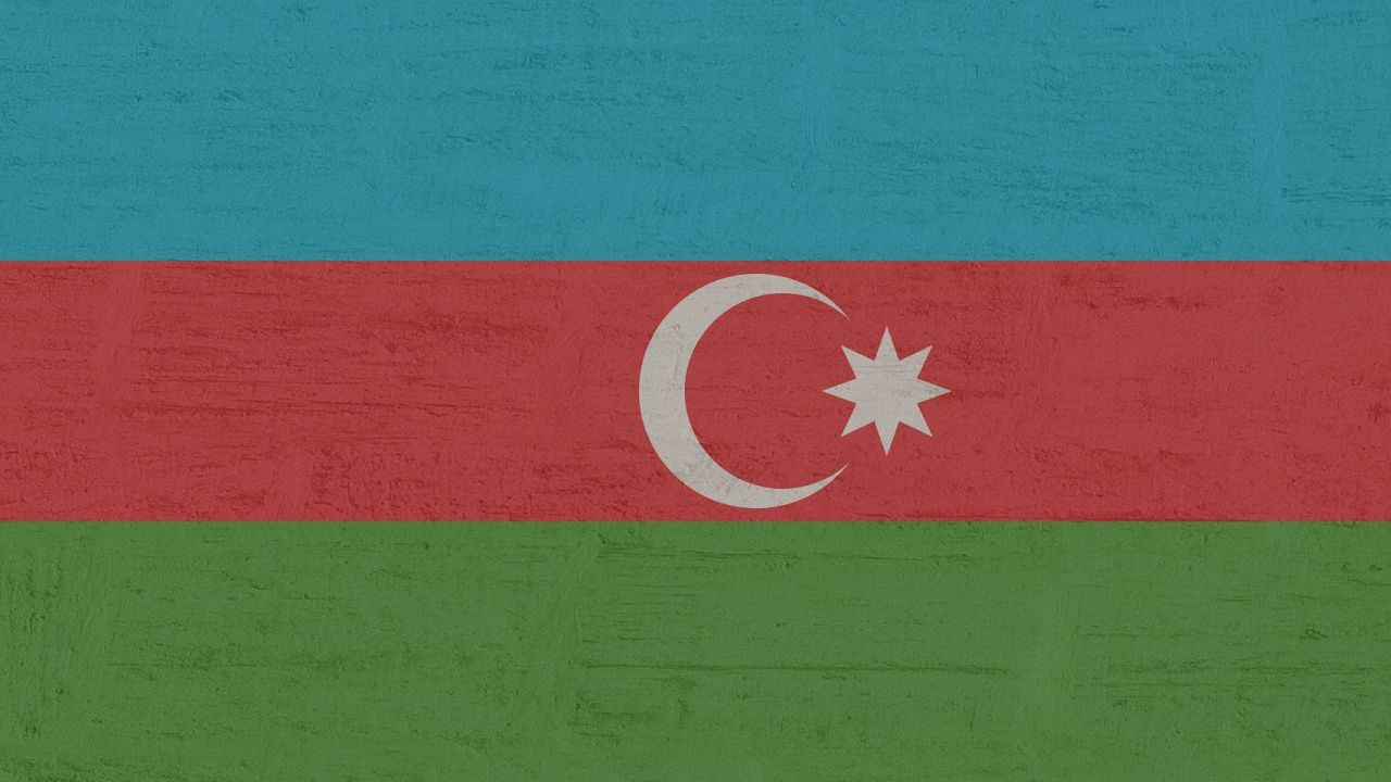 Жителите на Азербайджан гласуват на предсрочни парламентарни избори