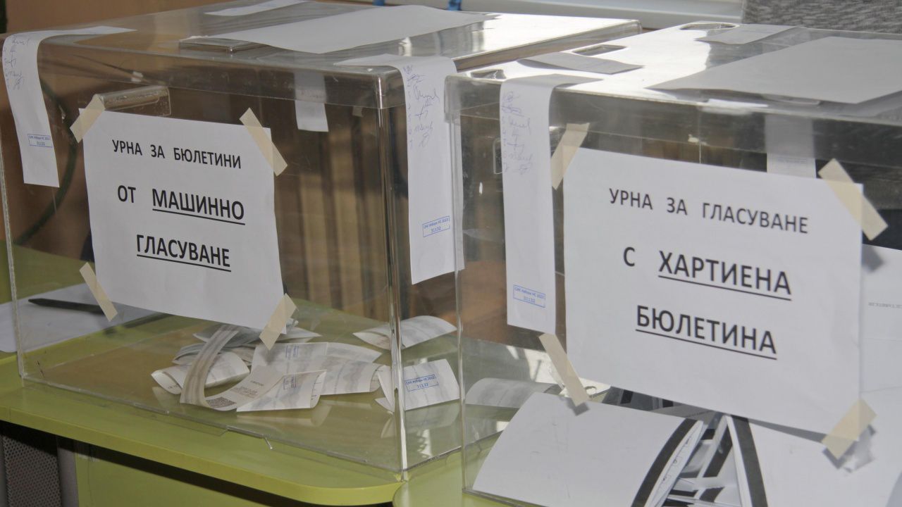 Четирима членове на една секция във Велико Търново не се появиха тази сутрин