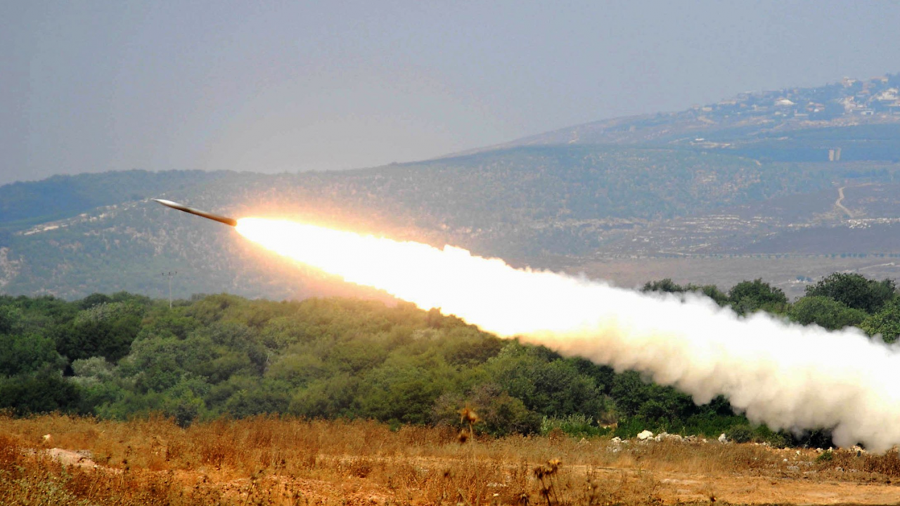 "Хизбула" изстреля десетки ракети по Северен Израел