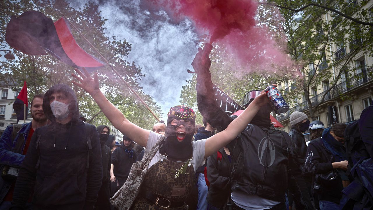 Хиляди излязоха на протест във Франция след назначаването на Мишел Барние за премиер