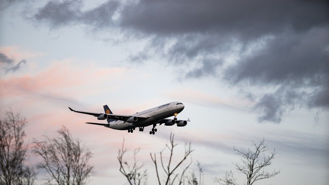 Рискът от смърт при полет със самолет намалява наполовина всяко десетилетие
