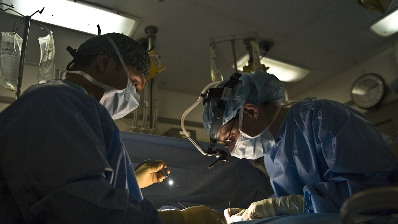 Лекари извадиха 18-сантиметрова вилица от тялото на момиче