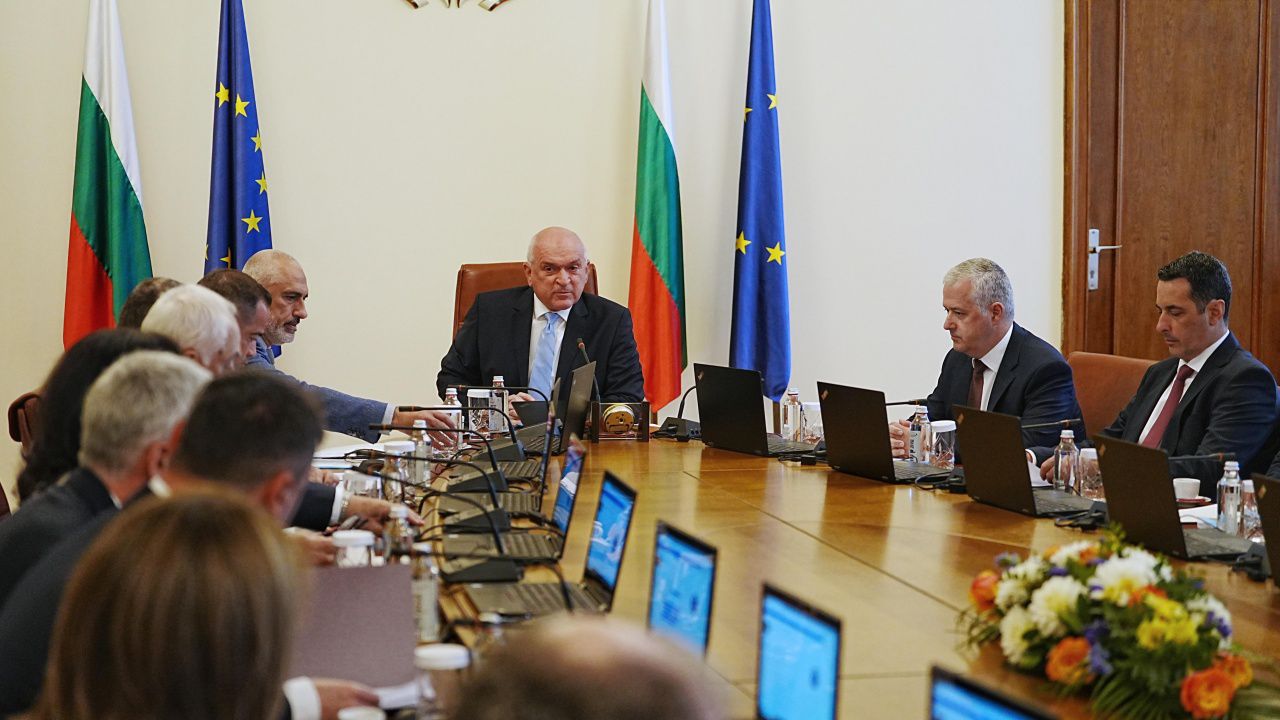 Правителството поиска училищните здравни картони да станат електронни