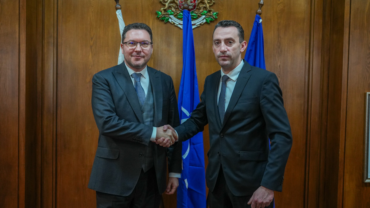 Министрите на вътрешните работи и на младежта и спорта обсъдиха сигурността по време на футболни срещи