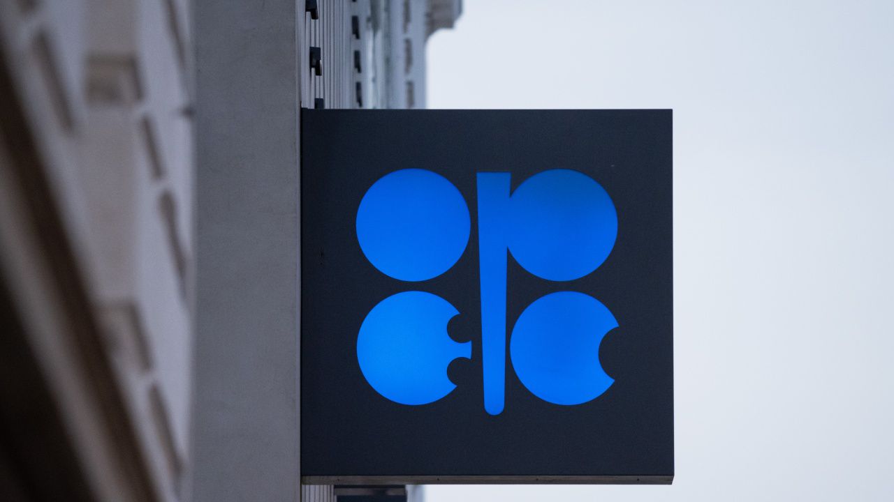 Петролът на ОПЕК падна до 73 долара за барел