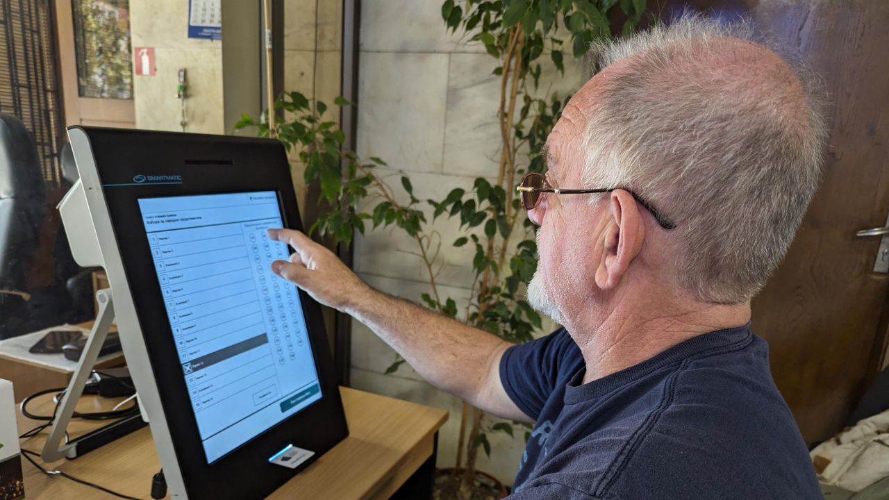 ЦИК определи правилата за довереното изграждане на изходния код за машините