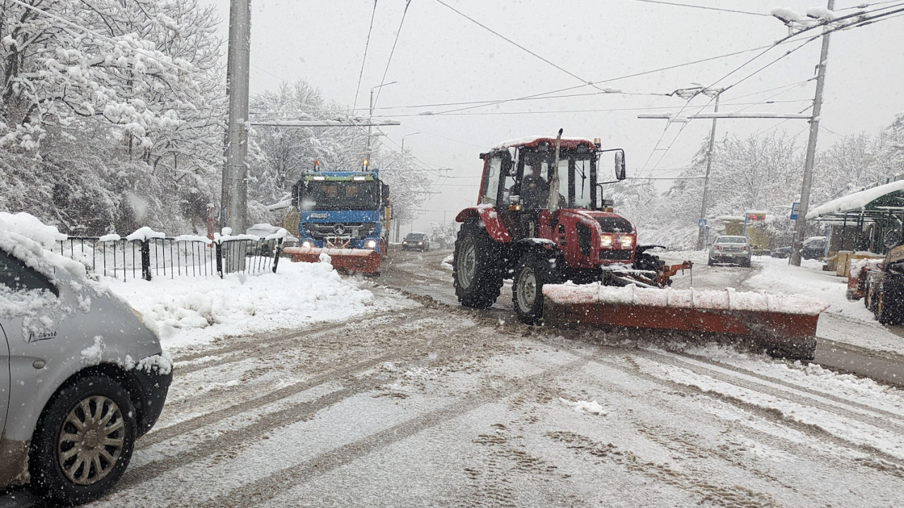 135 снегопочистващи машини са в готовност на територията на София