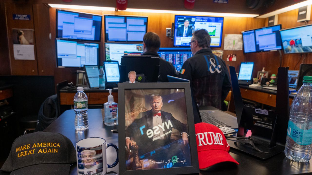 Уолстрийт отвори с растеж в първата си сесия след встъпването в длъжност на Тръмп