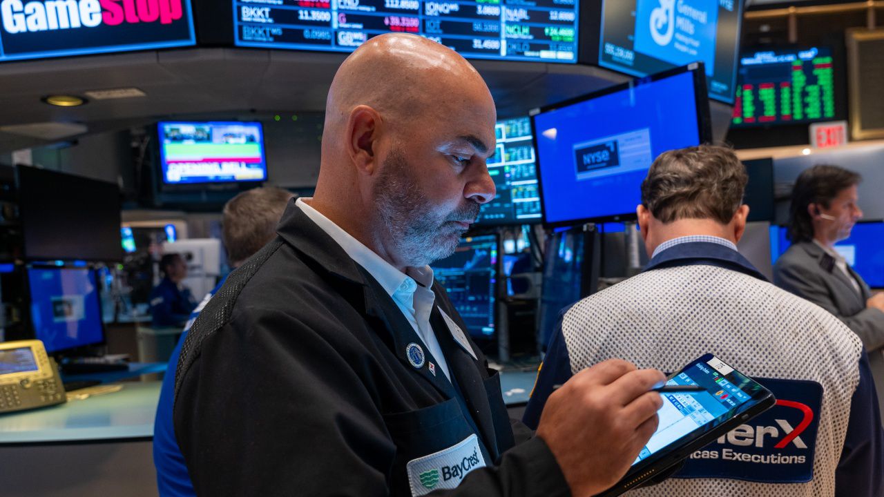 Търговията на Уолстрийт започна с повишение на индексите на фона на изборния ден в САЩ