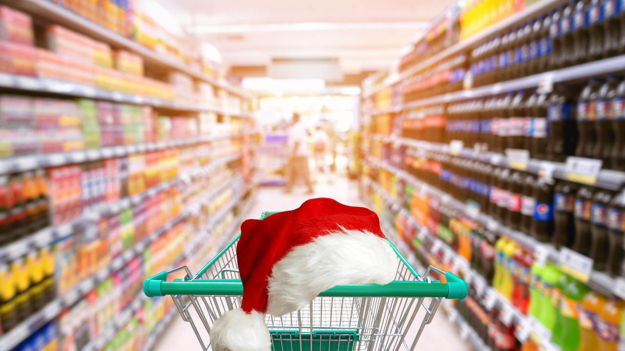 Намалени стоки и "коледна кошница" в магазините в Гърция