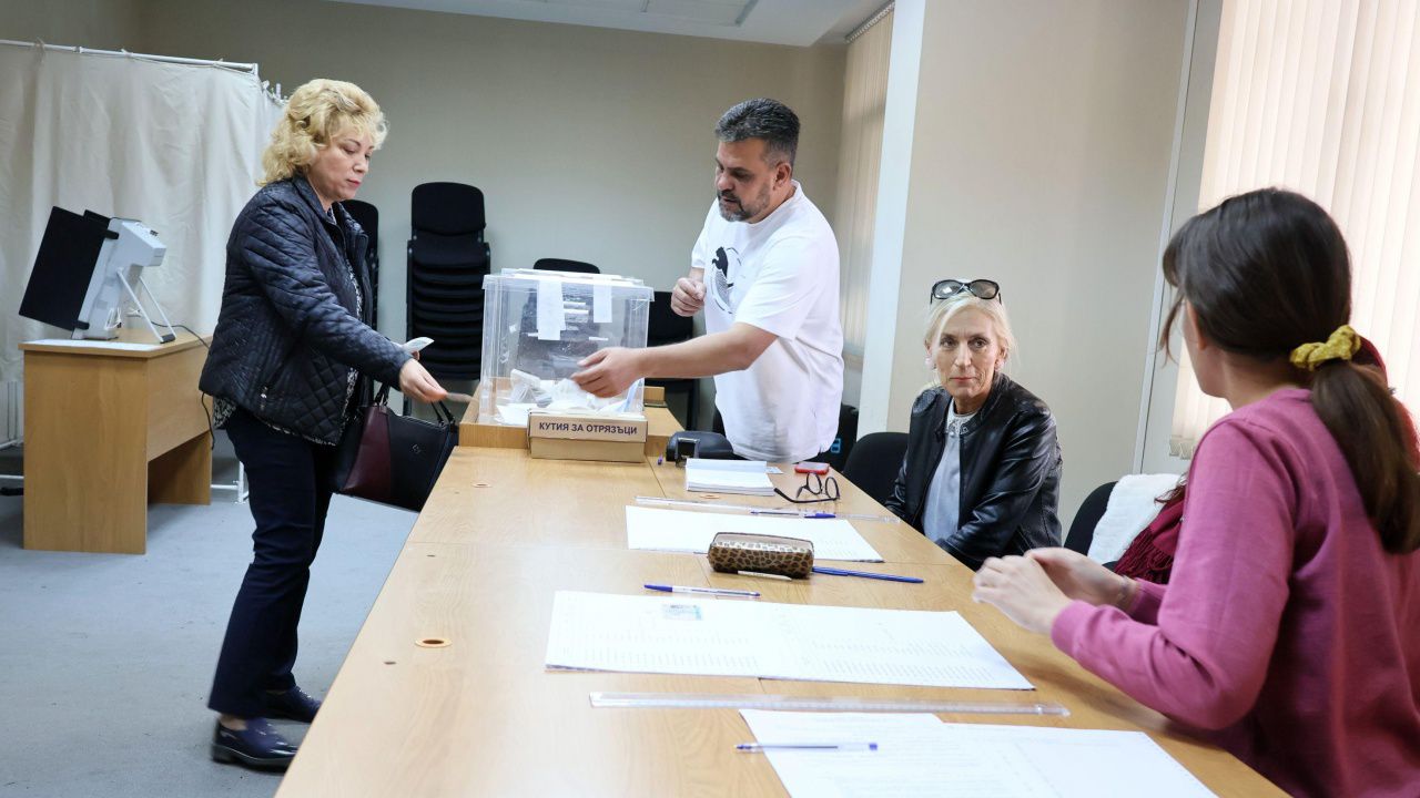 "Галъп": Девет формации са в играта за нов парламент, оспорвана битка се очертава за второто място