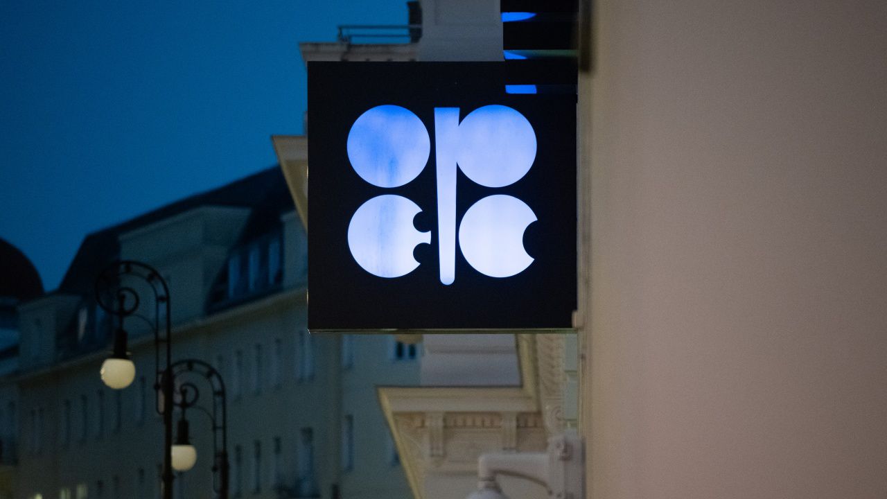 Петролът на ОПЕК спадна под 73 долара за барел