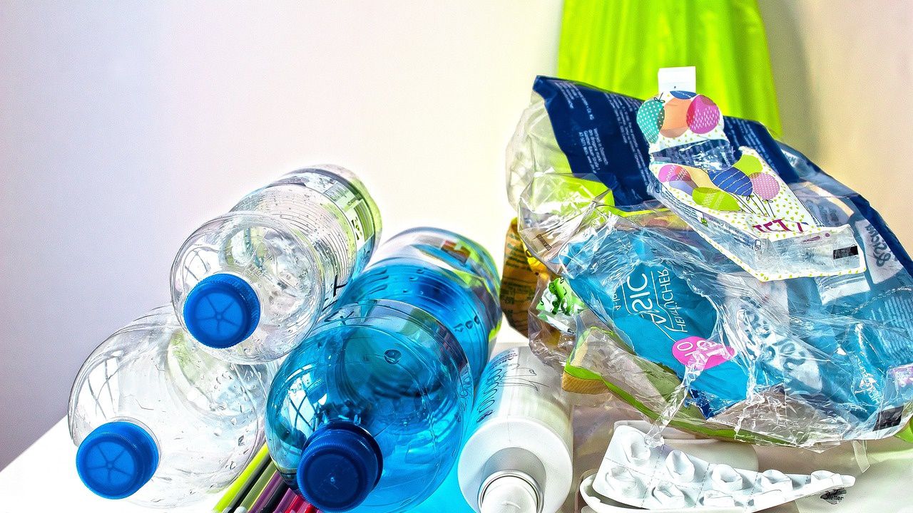 В Харманли дават награди срещу предадени за рециклиране стари тетрадки, пластмасови бутилки и непотребна хартия