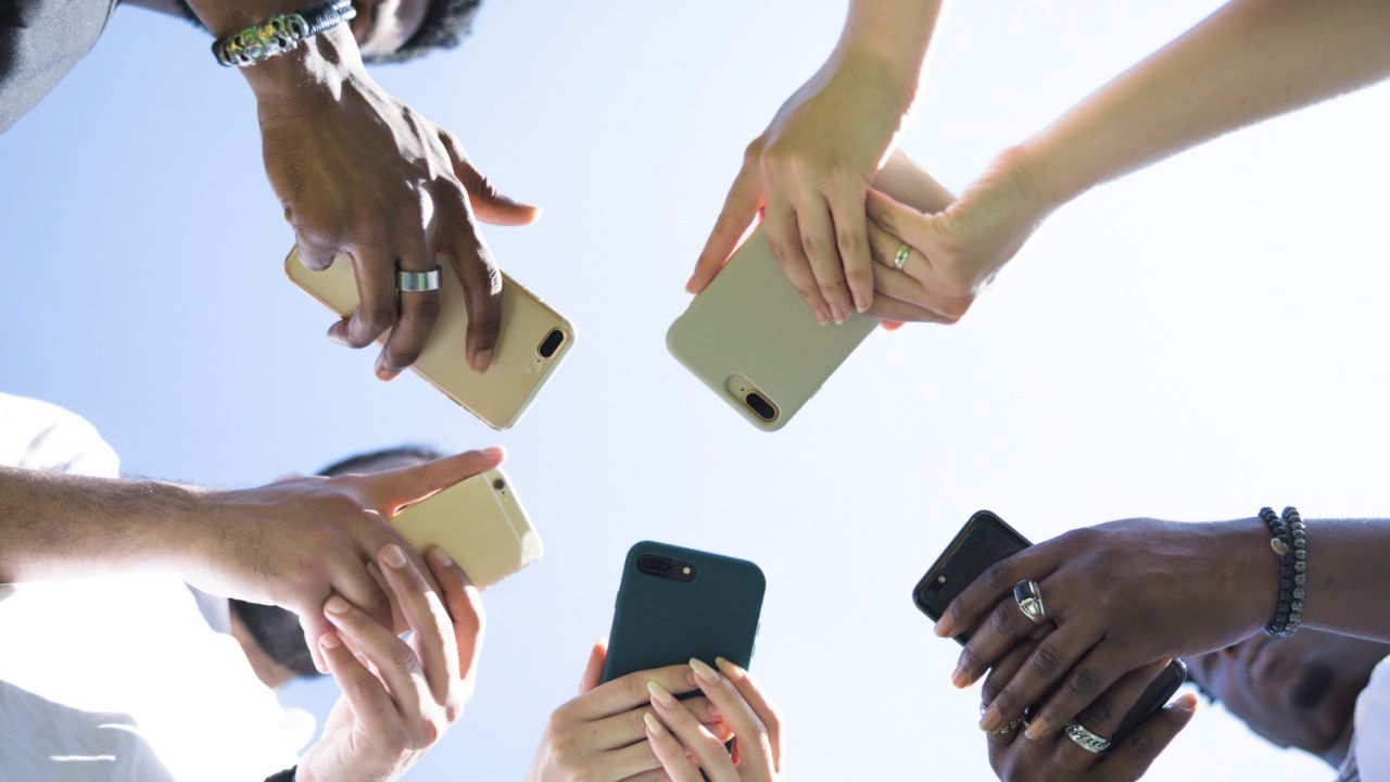 FreeOurFeeds: знаменитости се обединиха срещу диктатурата на милиардерите в социалните мрежи