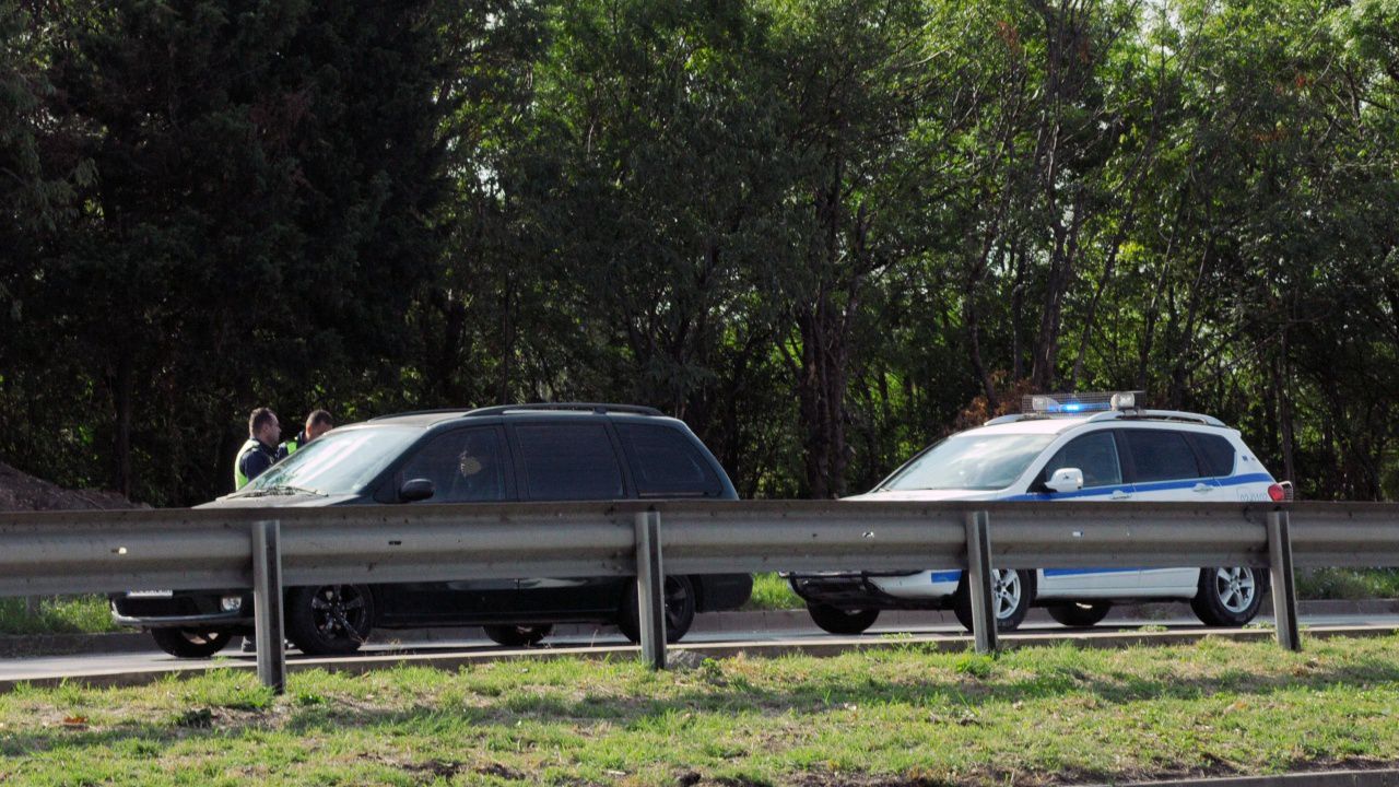 Задържаха украинци, превозвали нелегални мигранти край Локорско