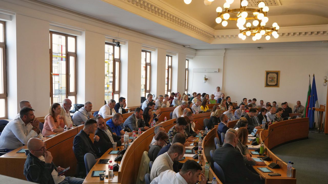 Изслушват главния архитект и зам.-кмета по строителство заради частния имот по средата на бул. "Тодор Каблешков"