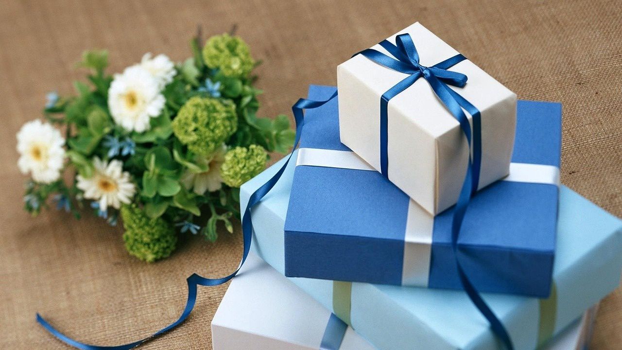 Нежеланите коледни подаръци отиват в нета