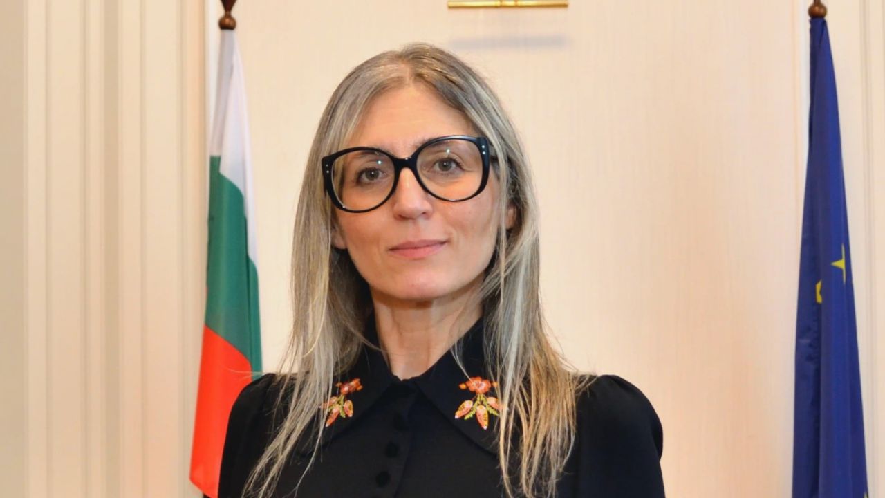 Министър Стоянова: Пристанище "Варна" се развива много добре, а това се дължи на работещите и ръководството