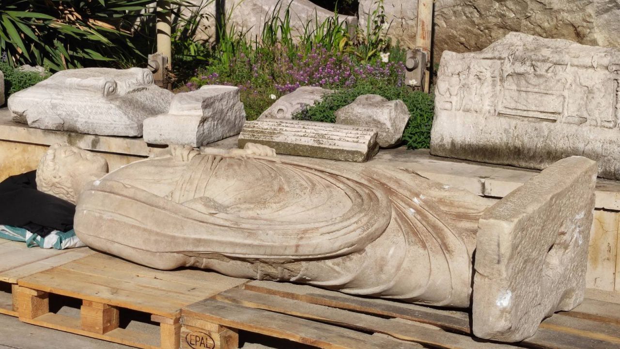 Какво знаем за откритата във Варна статуя?