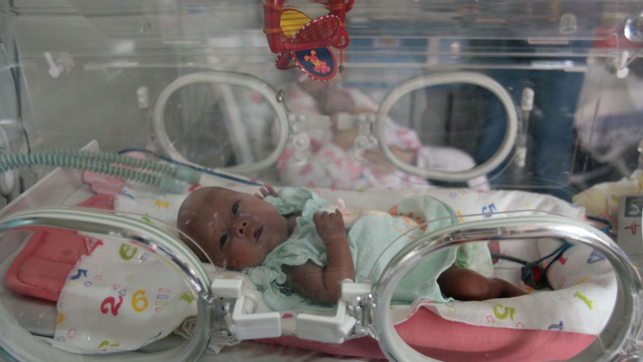 Болницата в Самоков получи нов кувьоз от „Капачки за бъдеще“