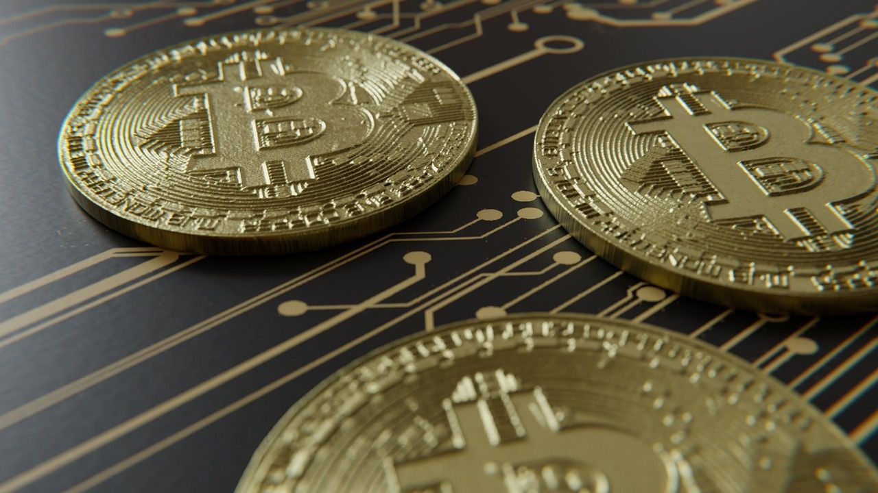 Биткойнът достигна исторически връх над 75 200 долара в нощта на изборите в САЩ