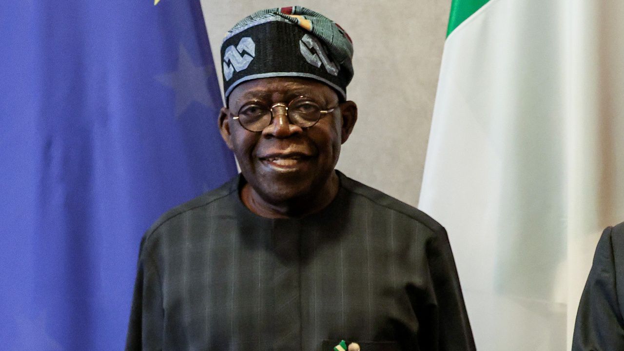 Президентът на Нигерия пристига на официално посещение във Франция