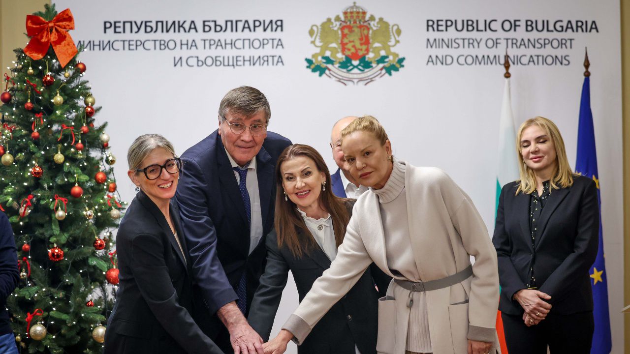 Министър Глушков присъства на валидирането на пощенските марки "Олимпийска слава 2024" и "Български футболни легенди"