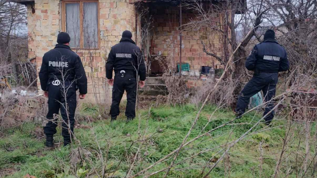 Разбиха престъпна група за трафик на мигранти