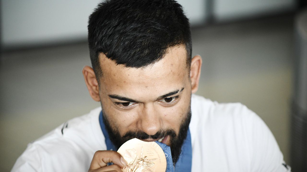 Божидар Андреев се завърна на родна земя: Сега по-лесно се диша