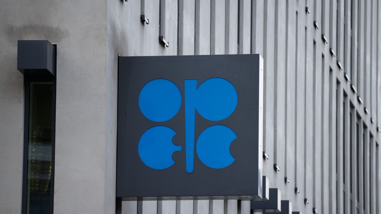 Петролът на ОПЕК остава над 73 долара за барел