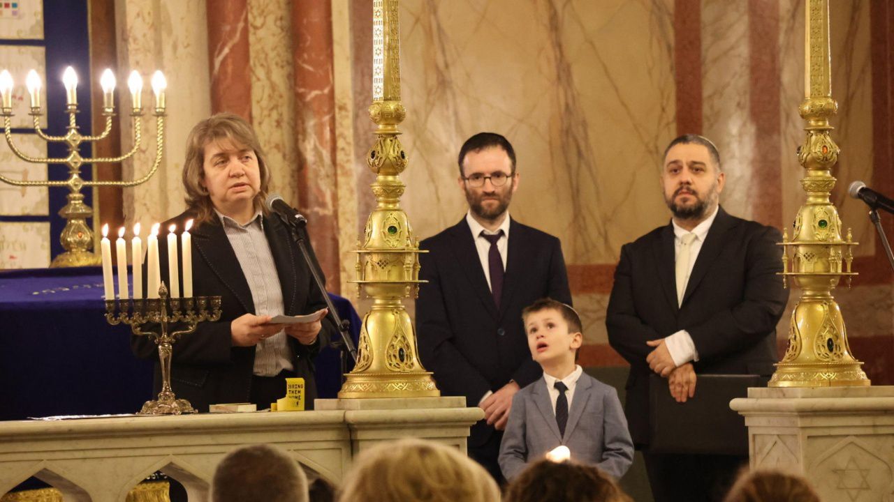 Киселова присъства на отбелязването на празника Ханука в Централната софийска синагога