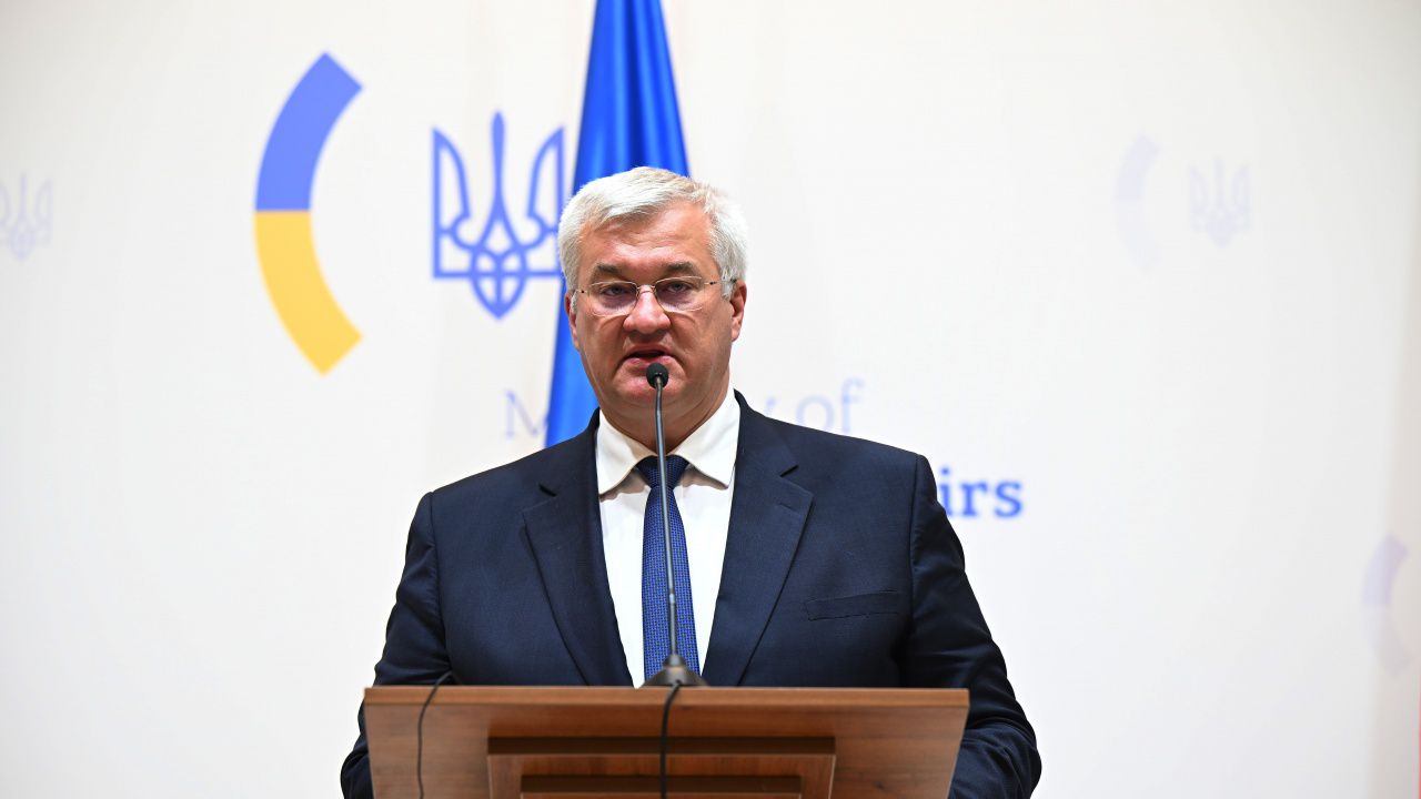 Украинският външен министър нарече Лавров "военнопрестъпник"