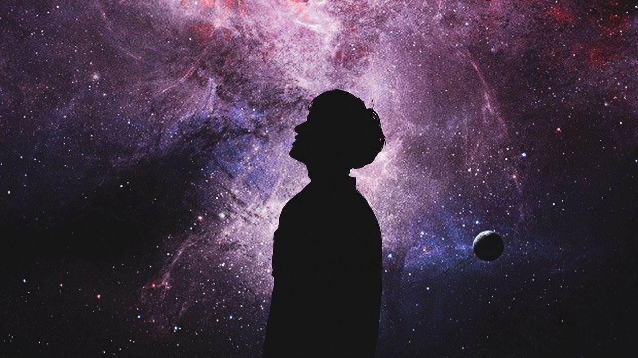 Човек в този период се намира във връзка с Космоса