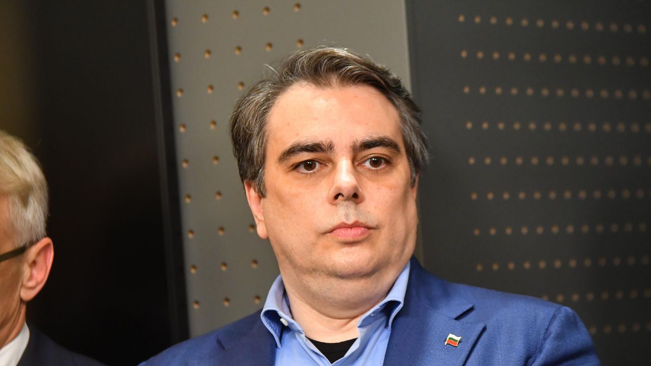 Асен Василев призова македонските политици да спазват писмените споразумения, ако искат да бъдат в ЕС