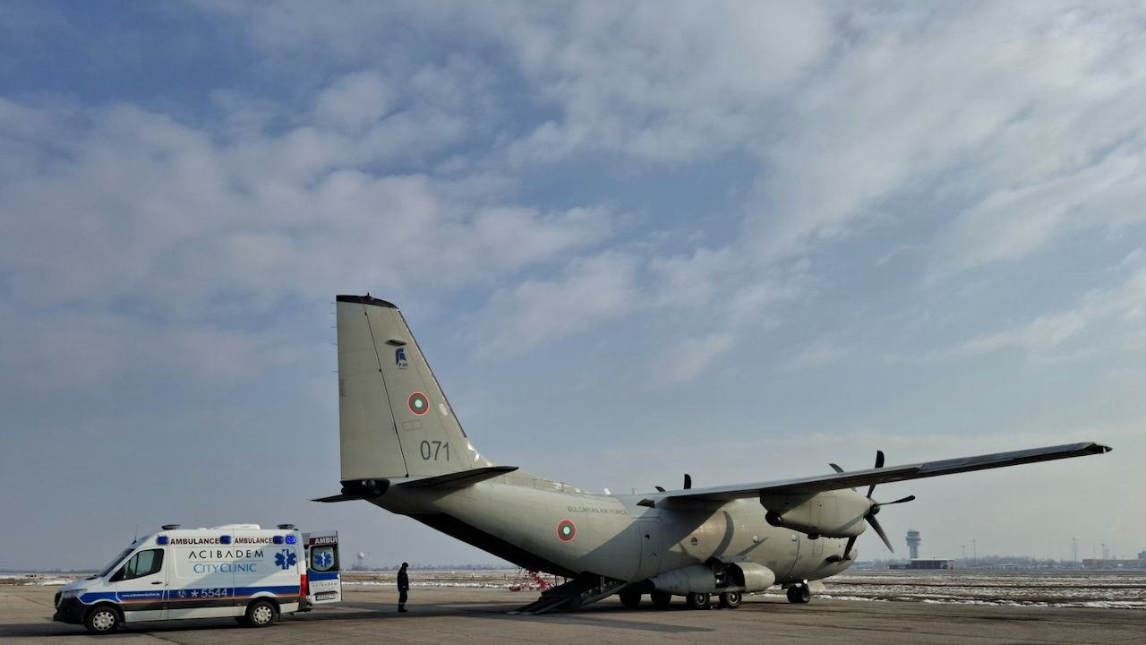 Военнослужещи от ВВС изпълниха две задачи за осигуряване на транспорт за медицински екипи