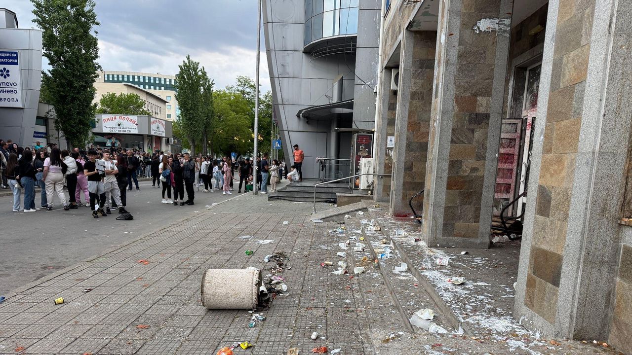 22-ма младежи са установени за хулигански прояви по време на вчерашния протест пред полицията в Хасково