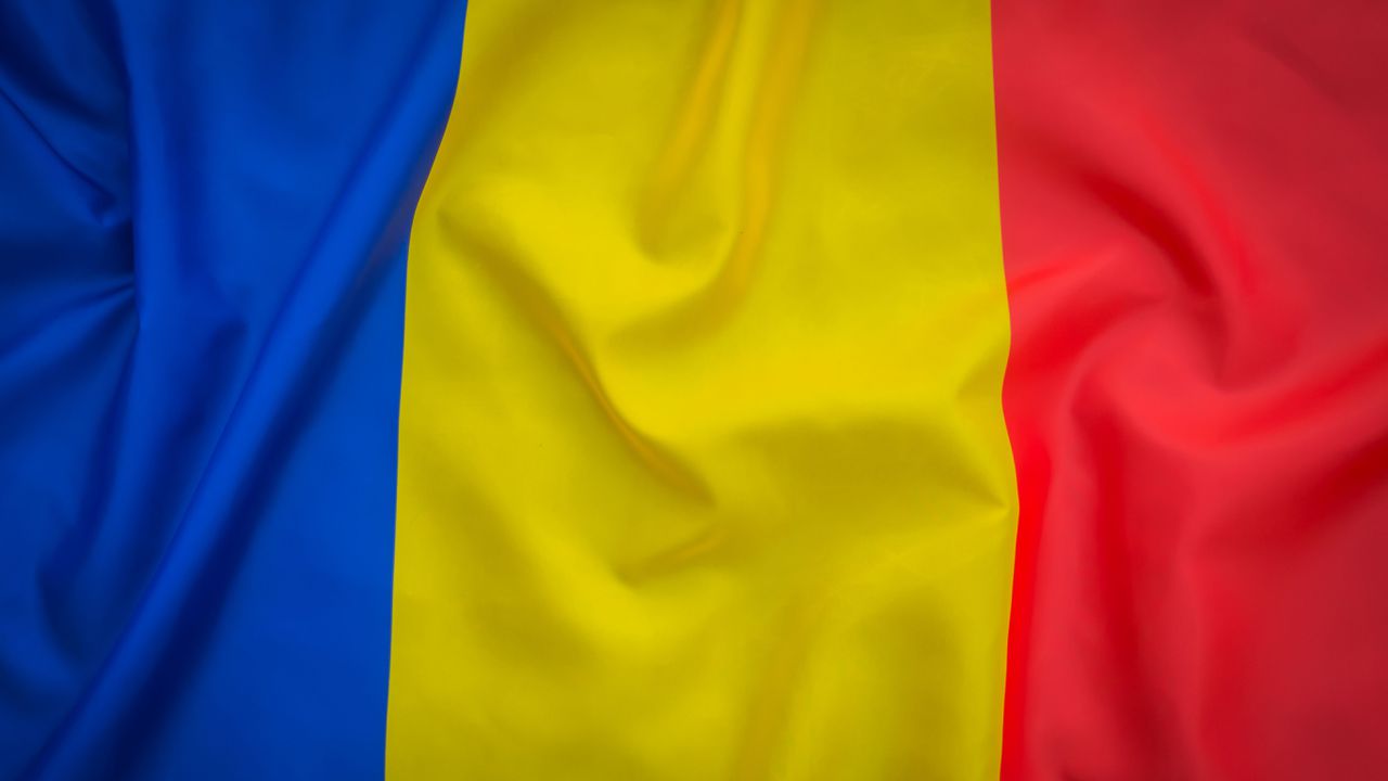 Лидерът на крайната десница в Румъния Джордже Симион остава фаворит за първия тур на президентските избори