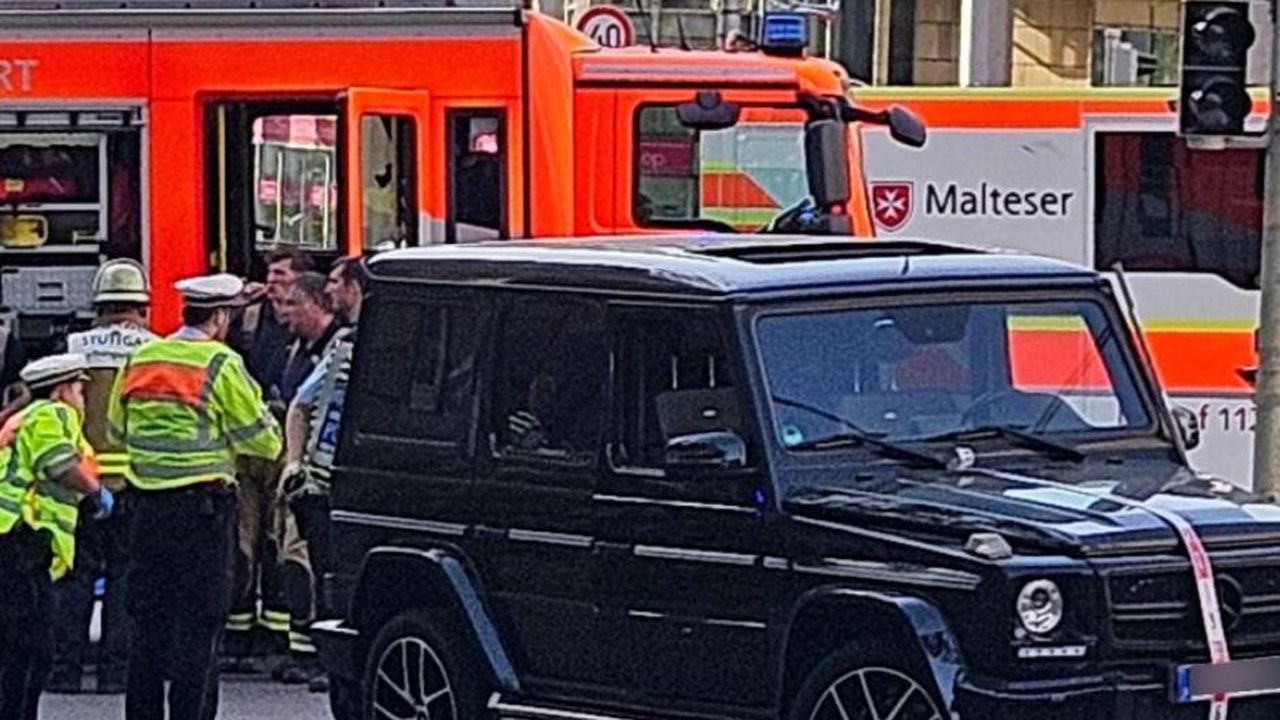 Автомобил се вряза в тълпа от хора в Щутгарт, има загинали и ранени