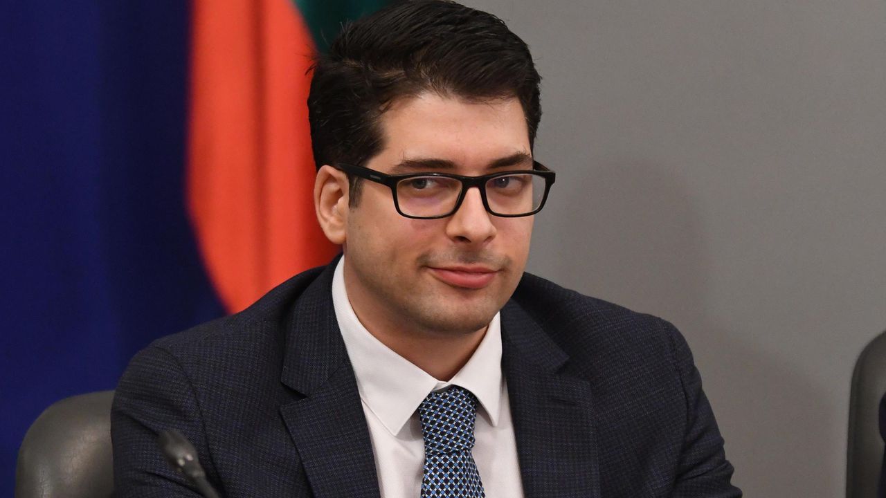 Пеканов: Както лъжат, че били 50 до 80 хиляди на протеста пред БНБ, така послъгват и за други неща