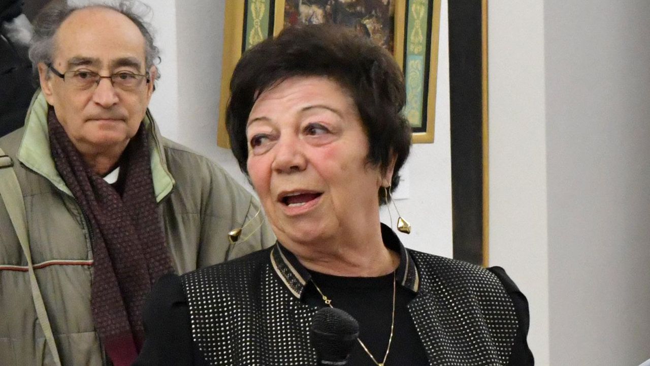 Почина писателката Божана Апостолова