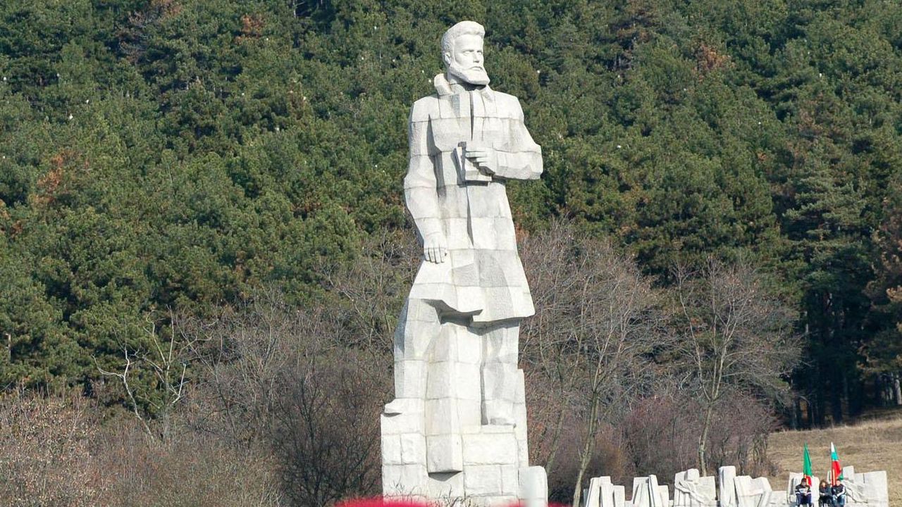 Калофер почете паметта на Ботев и загиналите за свободата на България