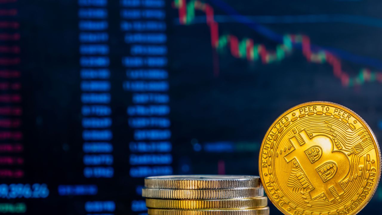 Мъж изгоря с 8400 лева след фалшиви сделки с криптовалута