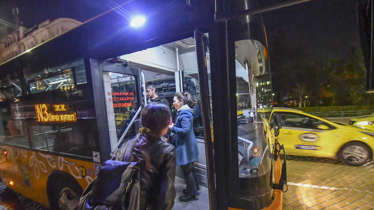 Нощен транспорт тръгва до летището в София, сливат две линии в една