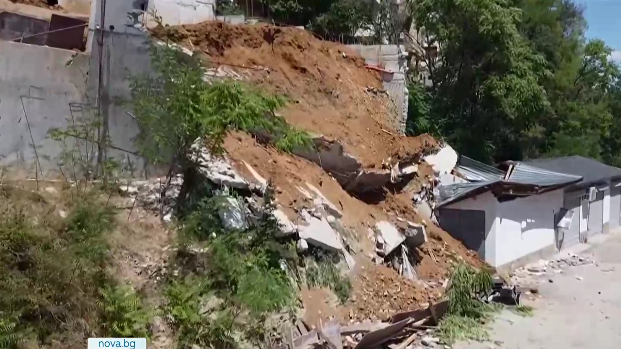 Подпорна стена на новострояща се сграда се срути във .